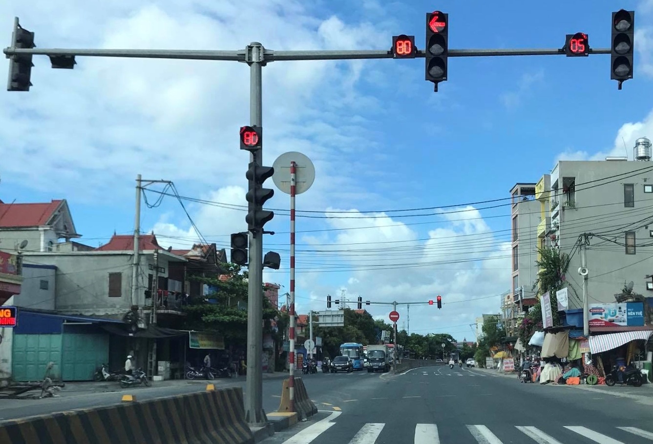 Lăng kính giao thông: Bất cập đèn tín hiệu giao thông